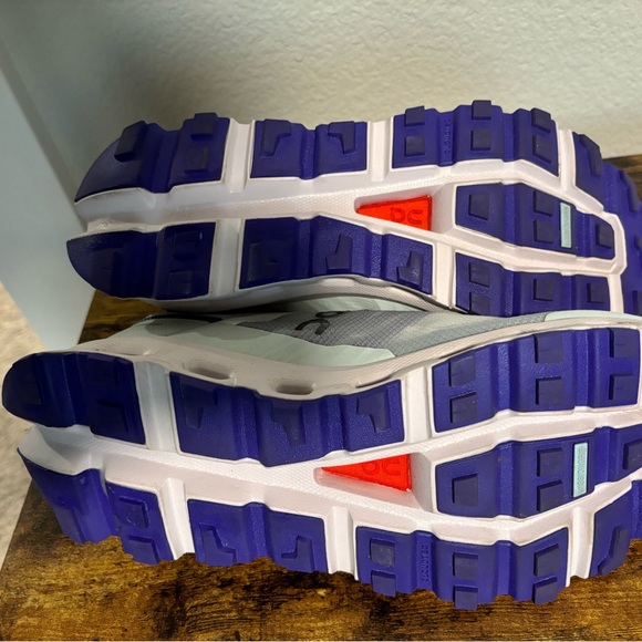 NWOT On Cloudvista shows - Picture 6 of 8